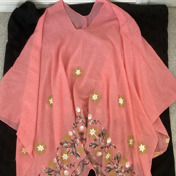 Banda Bags hand-embroidered poncho - NEVER WORN !! - Picture 3 of 3